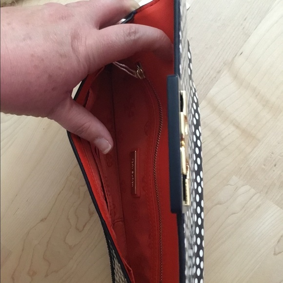 NWT Tory Buch Gigi Patent Clutch - Picture 4 of 4